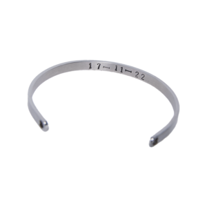 Pulsera de acero grabada a mano - Imagen 2